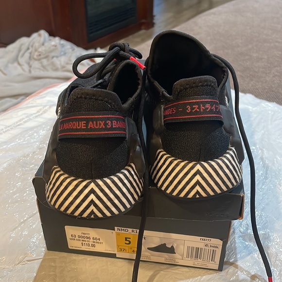 Adidas NMD child size 5 - Picture 4 of 4